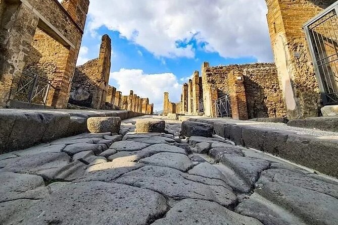 Transfer From Naples to Sorrento With a 2-Hour Stop in Pompeii - Good To Know