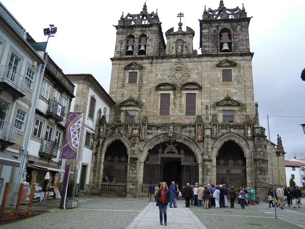 Transfer Porto Santiago De Compostela or Vice Versa With a Stop in Braga - Good To Know