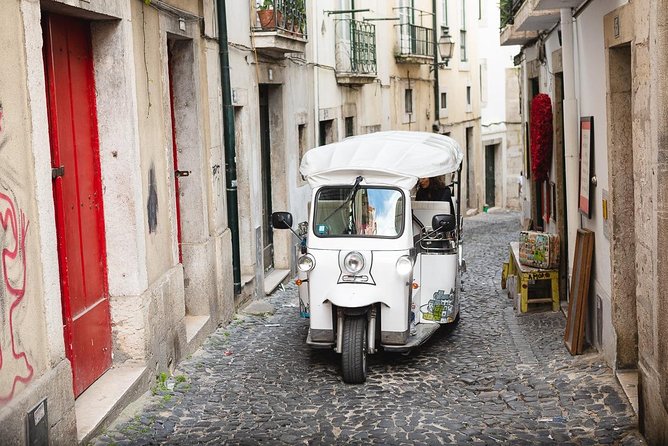 Tuk Tuk Tour in Lisbon - Old Town 2h