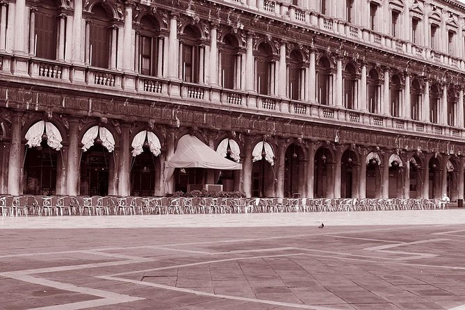 Venice's Hidden History Plus Murano Tour