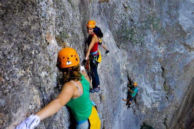 Via Ferrata Salto Del Ciervo K3 - Additional Information and Policies