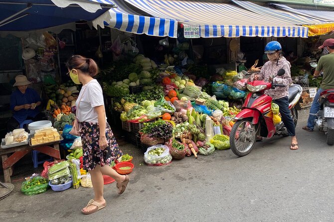 Vietnamese Culinary Immersion: Local Market and Home Cooking - Market Exploration
