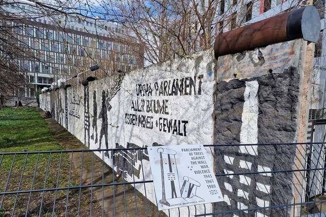 Walking on the Wall: 3-Hour Tour in Berlin