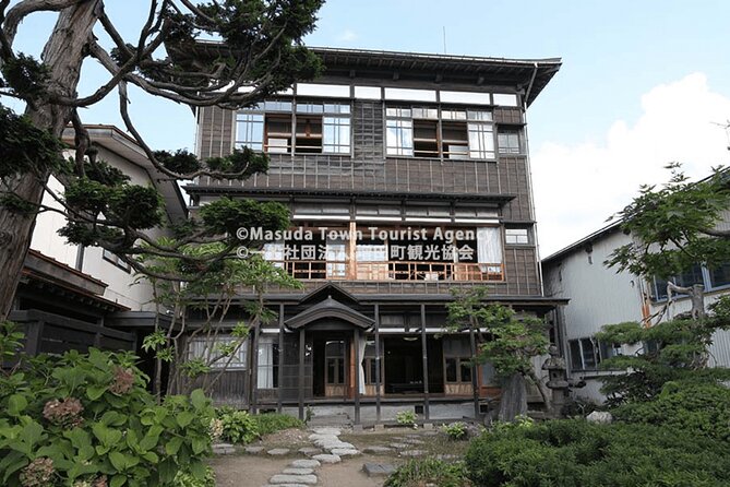 Walking Tour of Wealthy Merchants Storehouses in Akita