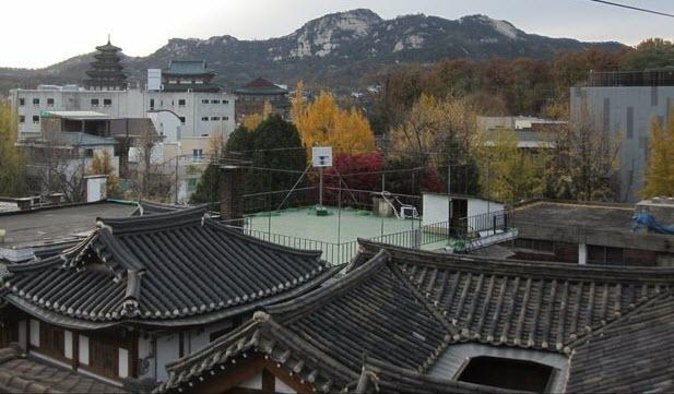 Wearing Hanbok Walking Tour in Bukchon With Liquor Tasting