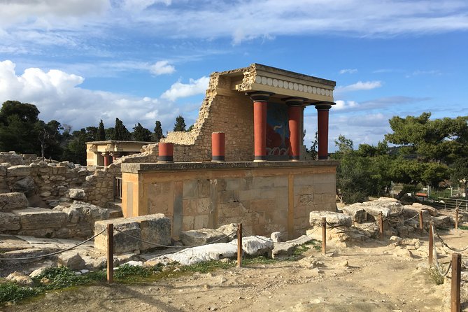 Weguide Knossos Palace - Overview and Experience