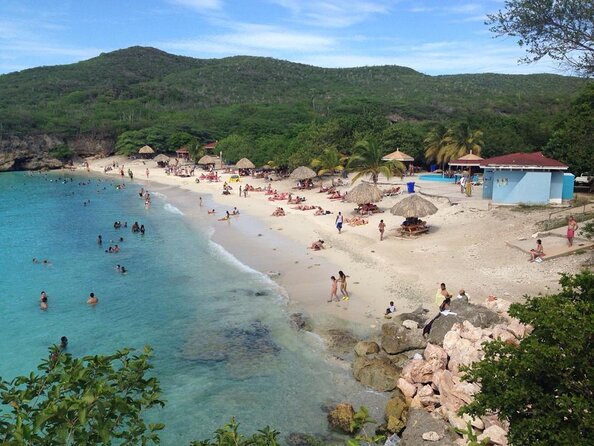 West Coast Full-Day Tour With Beaches, BBQ and Blue Room