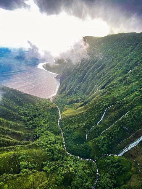 West Maui and Molokai Special 45-Minute Helicopter Tour