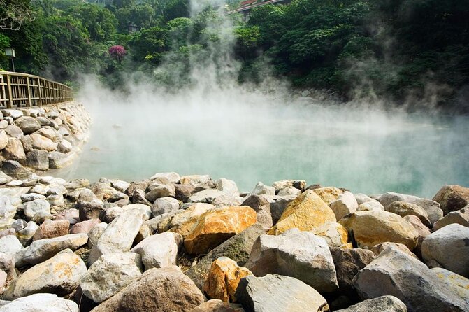 Yamingshan Volcano, Beitou Thermal Valley, Danshui Private Tour