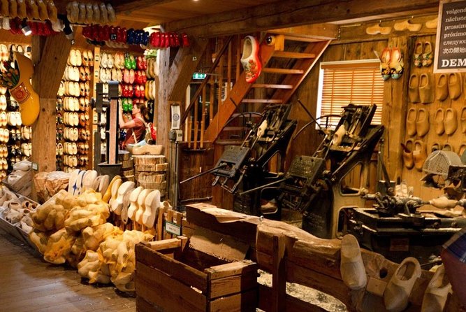 Zaanse Schans Windmills-Volendam-Giethoorn Private Tour Private Guide 1 Day - Good To Know