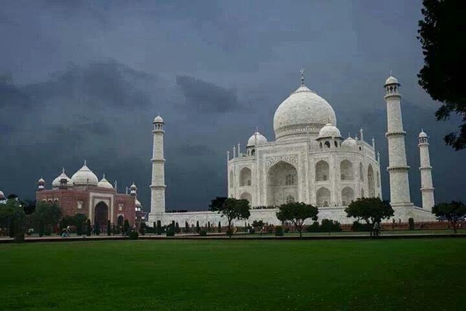 1-Day Trip to Taj Mahal, Agra From Bangalore With Both Side Commercial Flights