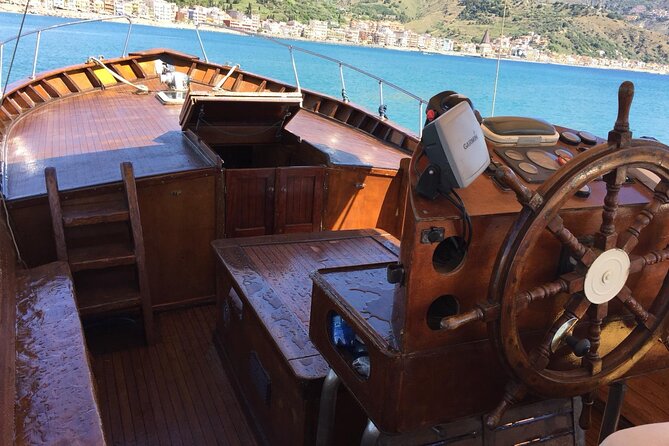 2 Hour Boat Tour of Taormina and Giardini Naxos With Aperitif - Itinerary Highlights and Stops