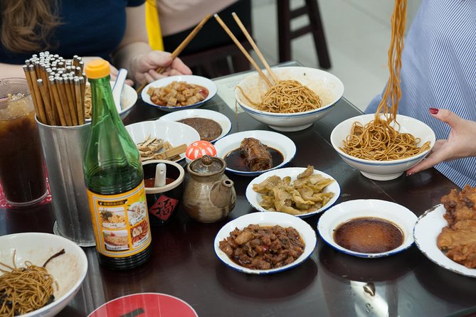 3-Hour Small Group Tour: Shanghai Old Town Discovery With Street Food Tasting - Tour Highlights and Itinerary