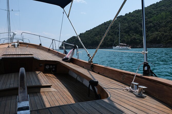 3 Hours Sunset Boat Tour to Golfo Dei Poeti Shared - Itinerary Details
