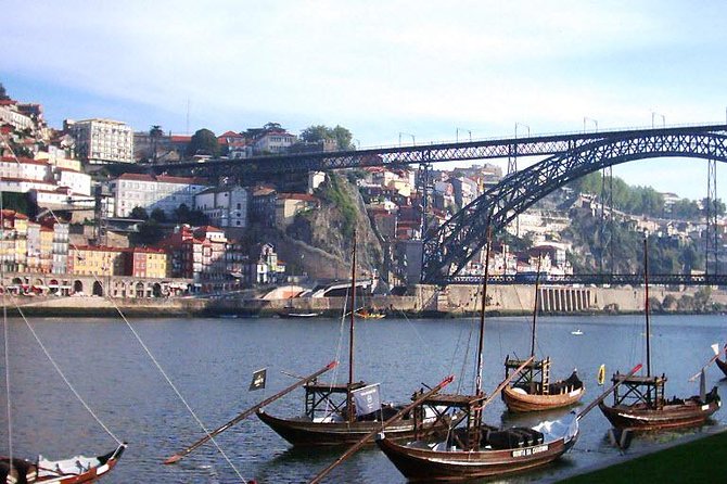 6-Day North Portugal Tour: Porto, Braga, Fátima, Coimbra, Guimaraes, Aveiro and Batalha, From Lisbon - Select Date and Travelers