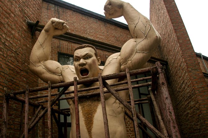 6-Hour Private Beijing Tour: Flower and Fish Market, Panjiayuan Antique Market and 798 Art Zone - Market Exploration
