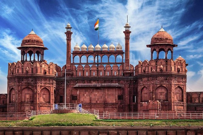 Airport Pickup One Night Hotel & Delhi Sightseeing - Package Details