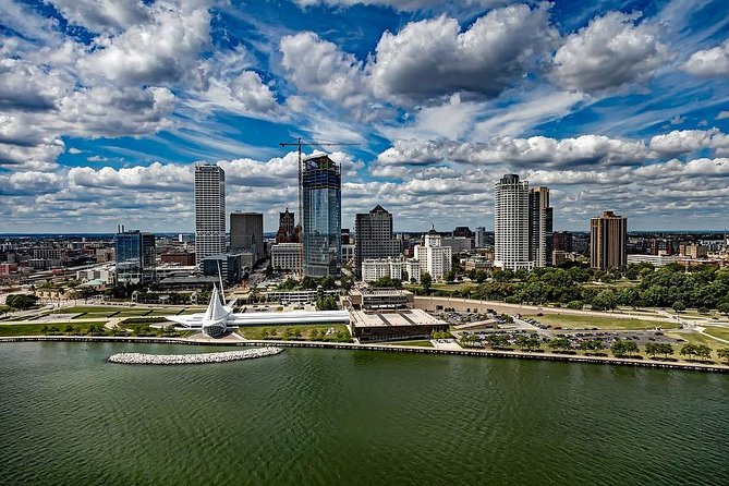 Arrival Private Transfer From Milwaukee Airport MKE to Milwaukee City by Minivan - Booking Details