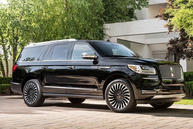 Arrival Private Transfer: Montreal Airport YUL to Montreal in Luxury SUV - Confirmation and Accessibility