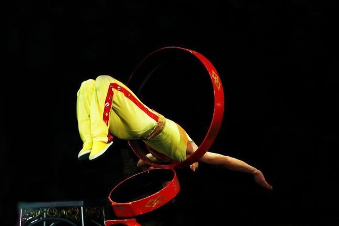 Beijing Luxury Dinner at Lost Heaven and VIP Seated Acrobatic Show Plus Houhai Visit - Pricing and Booking Details