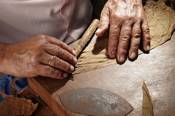 Cigar Rolling Lesson in Nassau - Tour Details