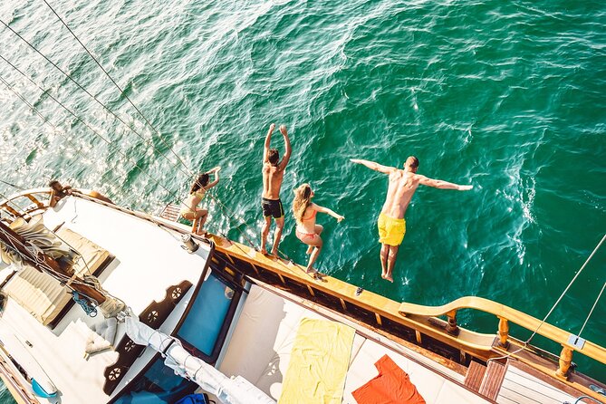 Cruising and Snorkeling Catamaran Private Tour in Punta Cana - Itinerary Overview