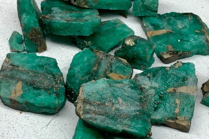 Emeralds Polishing Workshop and Museum Tour - Workshop Experience and Activities