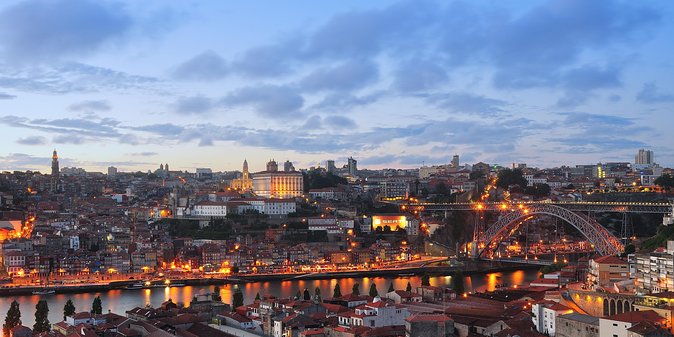 Fado Show With Dinner and Night Lights Tour in Porto - Guided Night Lights Tour