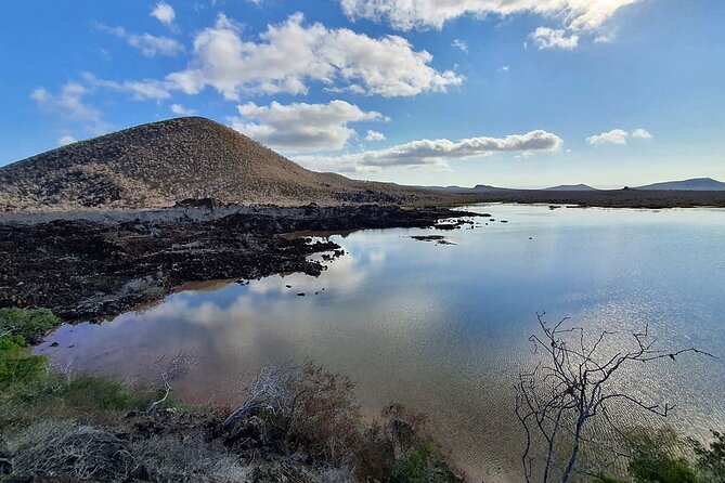 Galapagos: Small-Groups Yacht Tour to Floreana  - Santa Cruz - Tour Itinerary Highlights