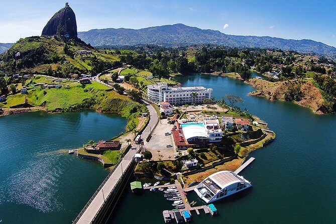 Guatapé Piedra Del Peñol Excursion. Gastronomic Tour and Cruise on the Dam
