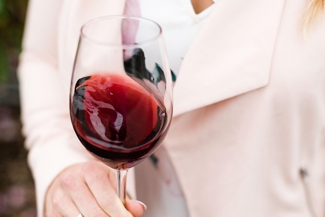 High Spirits Tour of Kelowna From Vernon - Classic - 6 Venues - Scenic Attractions in the Area