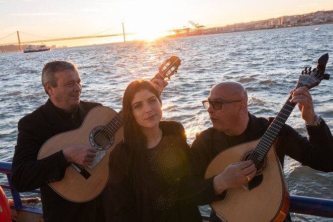Lisbon: 1-Hour Cruise With Live Fado and Drinks - Duration and Location