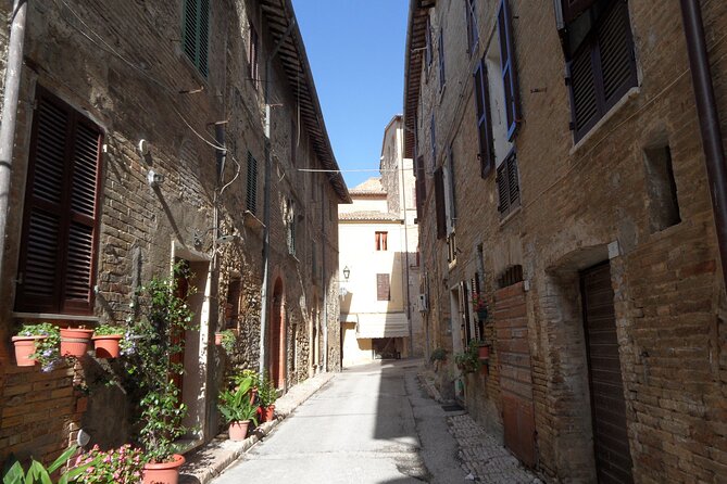 Montefalco: a Balcony Over the Umbrian Valley – Private Tour - Montefalco: Overview