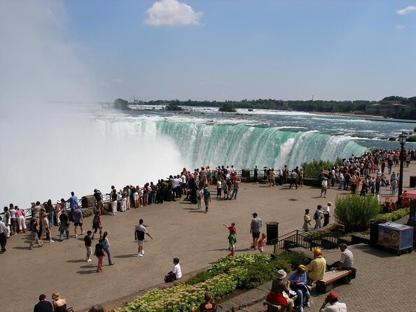 Niagara Falls (Canada) Winter Festival of Lights - Festival Overview