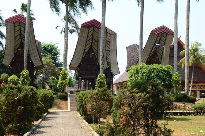 Private Fullday Jakarta Wonderfull Tour With Lunch & Souvenir - Tour Highlights