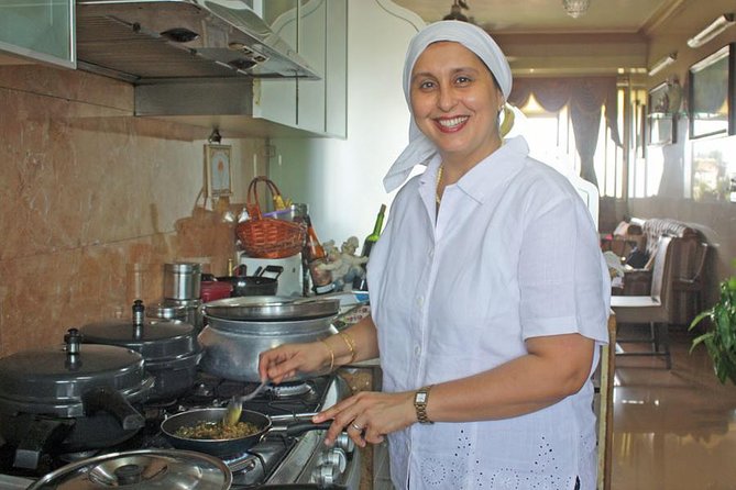 Private Mumbai Home Cooking Lesson and Grant Road Market Tour - Experience Overview