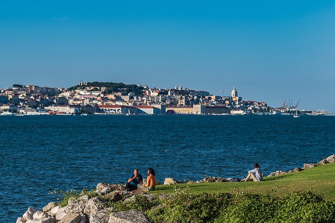 Private Tour - Discover Cacilhas With a Photographer - Pricing and Booking Details