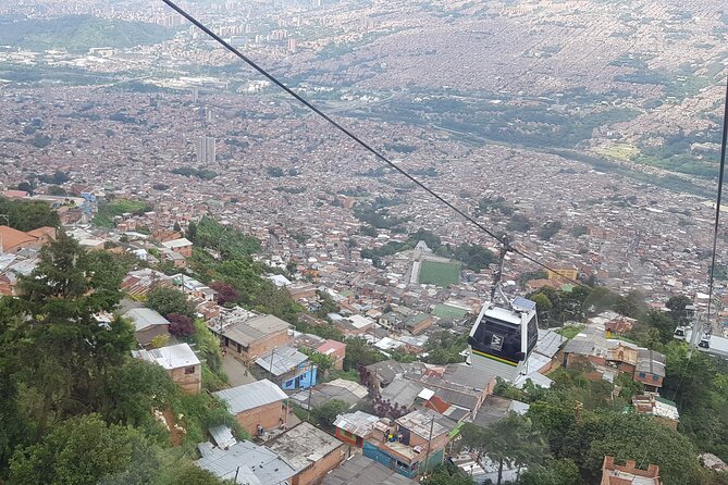 Private Tour in Comuna 13 With Cable Car (Culture, Street Art and Graffiti) - Tour Highlights