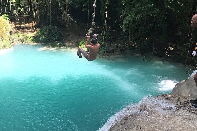 Roundtrip Private Shuttle From Ocho Rios to Blue Hole and Back - Traveler Requirements and Recommendations