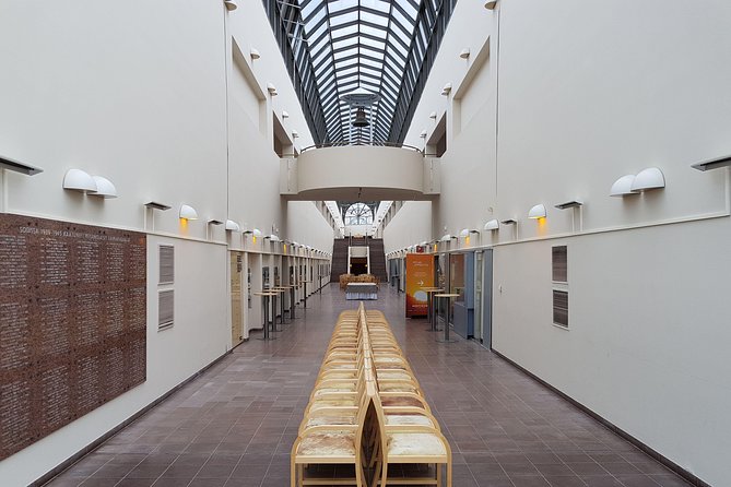 Rovaniemi Walking Tour and Guided Arktikum Experience - Overview and Experience