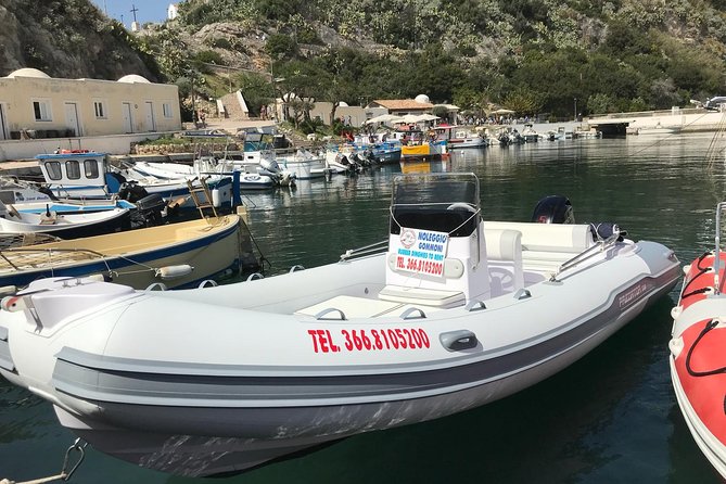 Rubber Dinghy to Rent Predator 599 40CV (Without License) - Booking Details