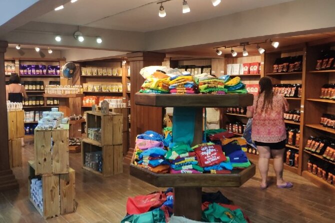 Shopping Tour in Don Lucas Cigar Factory, Rum Tasting, Cocoa Factory, Souvenirs - Cigar Rolling and Rum Tasting Experience