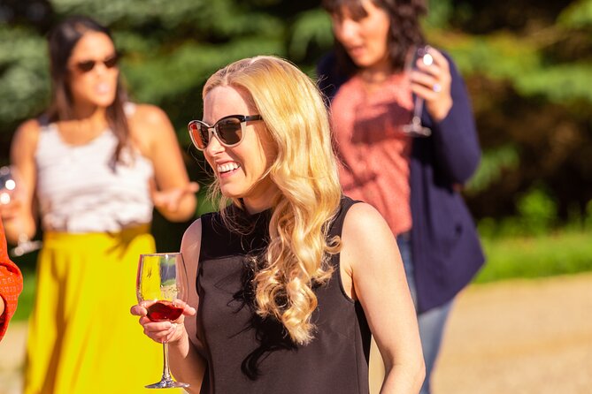 Small-Group Vineyard and Orchard Tour With Wine Tasting in Muscoda - Tour Details and Highlights
