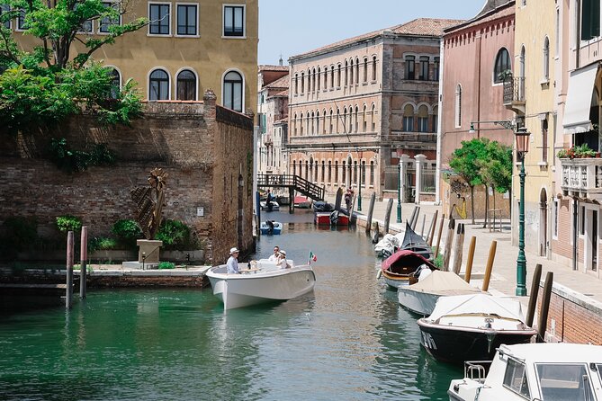 Venice: Explore Venice on Electric Boat - Amenities and Services