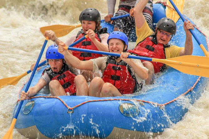 Whitewater Rafting Naranjo River From Manuel Antonio Class III-IV - Experience the Naranjo River Rapids