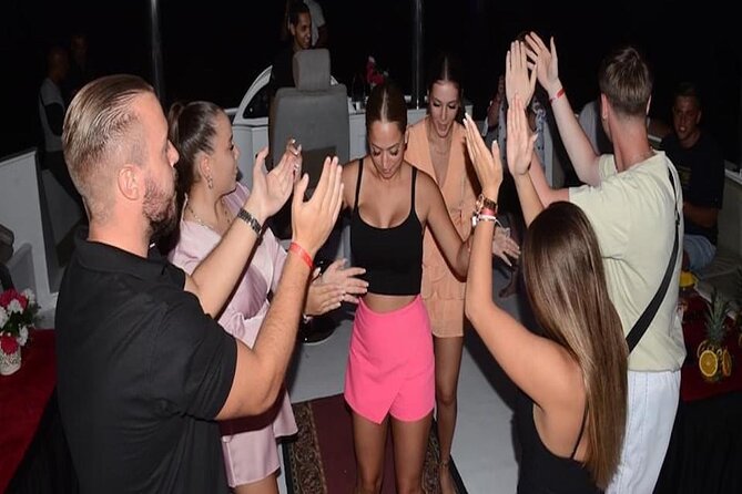 Yacht Cruise With Dinner & Oriental Show - Yacht Cruise Overview