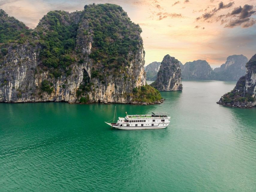 2-Day & 1 Night Halongbay Tour and Pickup Hanoi Old Quarter
