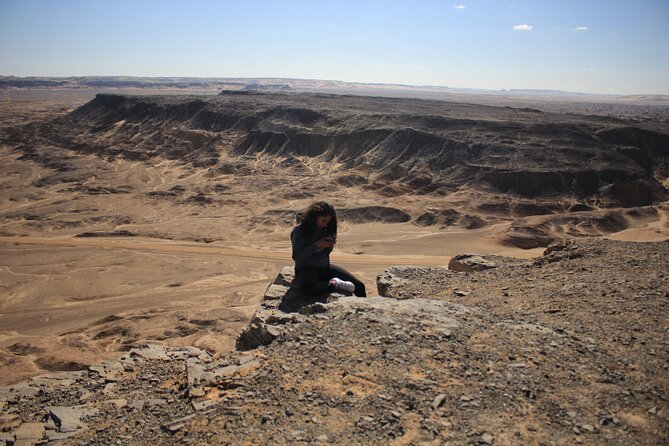 2-Day Black and White Deserts Tour W/ Desert Activities in Egypt - Tour Itinerary