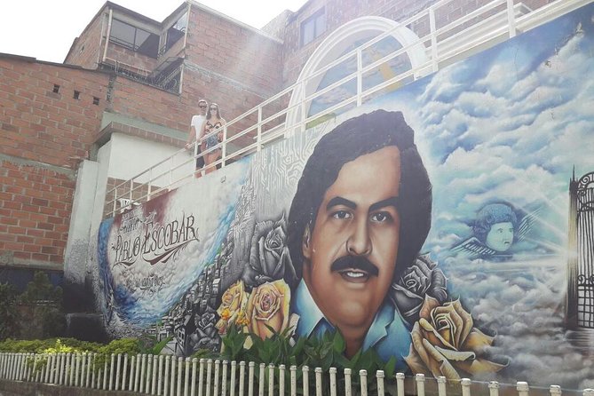2-Day: Pablo Escobar, Comuna 13, Guatape Including Boat Ride and La Manuela