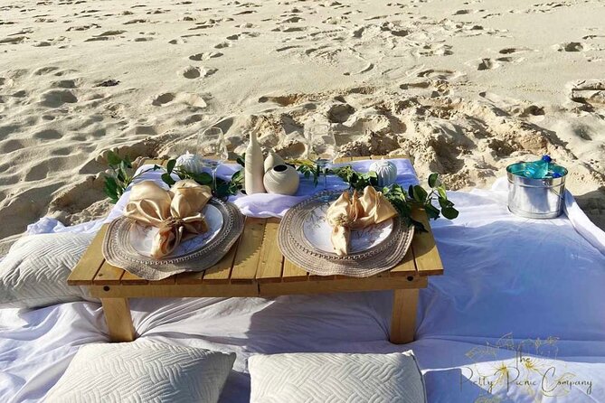 2-hour Private Luxury Picnic in Nassau